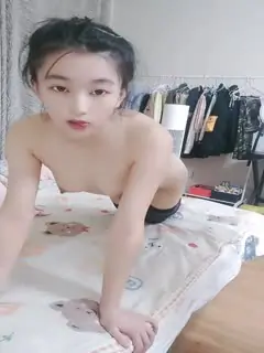 勒逼裤小骚货【十柒学姐】居家炮友操逼,按着头深喉吸吮
